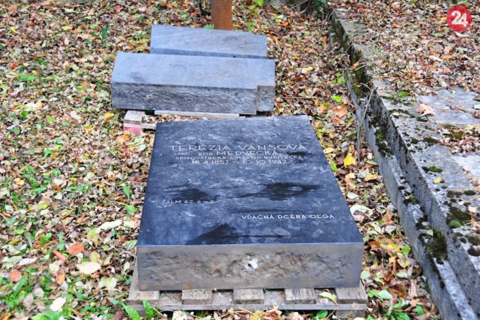 V OBRAZOCH: Hrob Terézie Vansovej čaká na obnovu