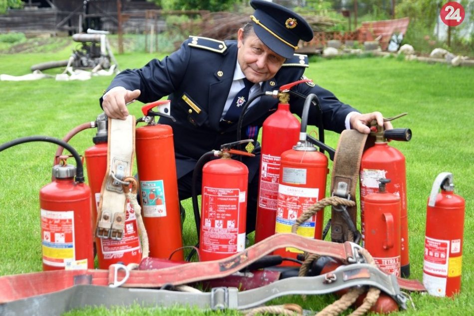 Michalovský dobrovoľný hasič: Doma má i zbierku retro hasiacich prístrojov