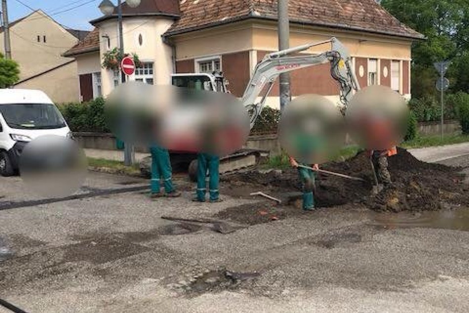 V OBRAZOCH: Poškodené plynové potrubie v Tornali