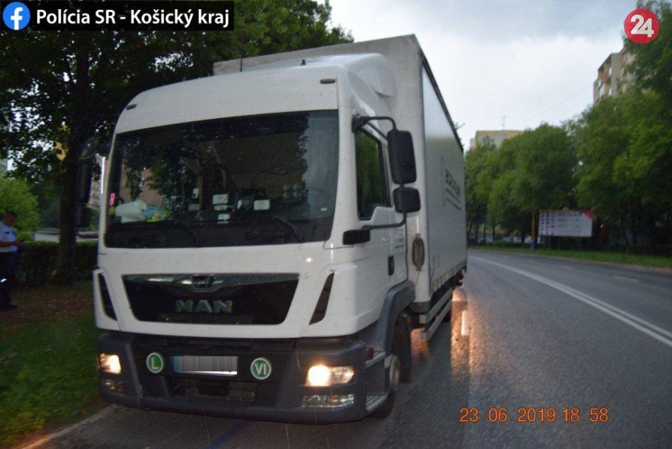 Maďarský kamionista poškodil na košickom parkovisku auto