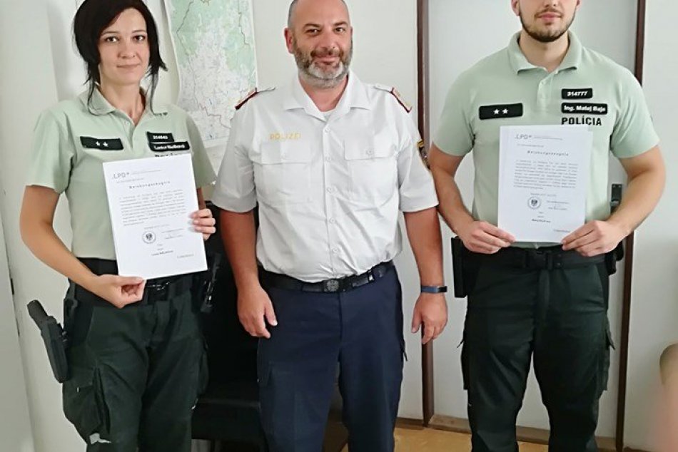 Veľká pocta pre policajtov z Moraviec: Dostali ocenenie od rakúskych kolegov