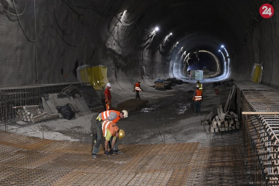 FOTO zo stavby železnice pri Považskej Bystrici: Rastie nový most aj tunel