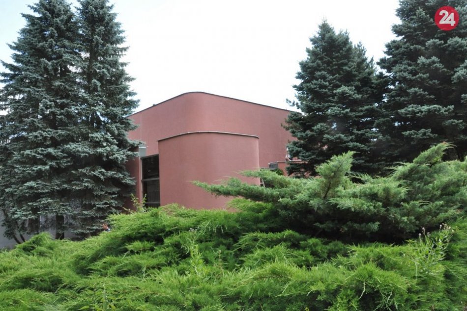 Opravy na dome smútku v Jelšovom: Robí sa izolácii strechy