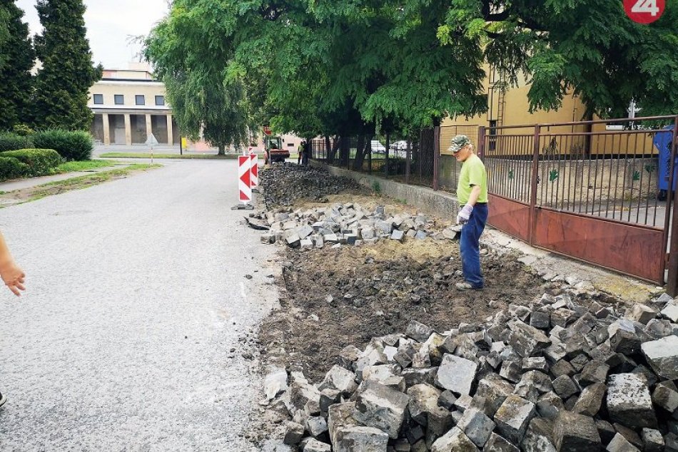 Oprava ciest a chodníkov vo Fiľakove