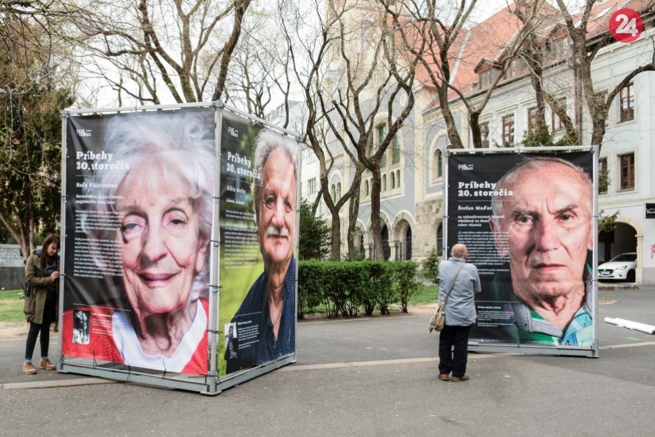 Mrazivá výstava na Hlavnej ulici: Predstavuje príbehy obetí totalitných režimov
