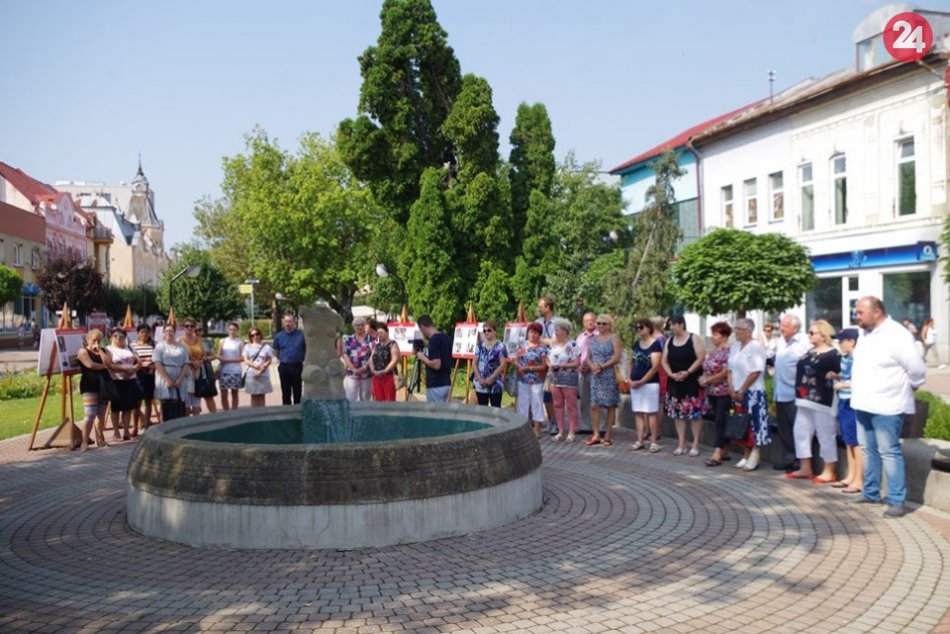 Nová výstava na michalovskom námestí: Pozrite si zábery z otvorenia