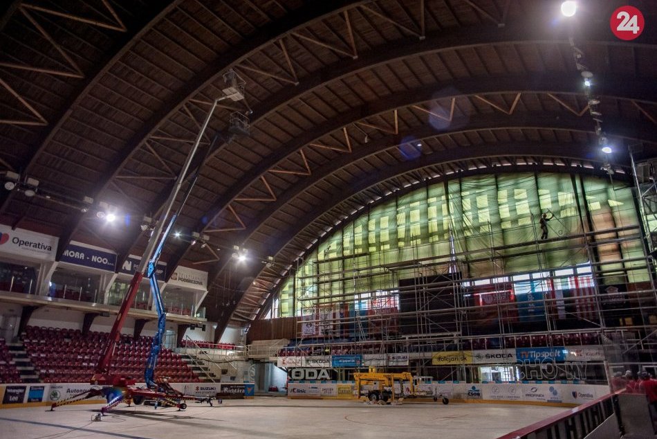 V OBRAZOCH: Rekonštrukcia zimného štadióna v Banskej Bystrici