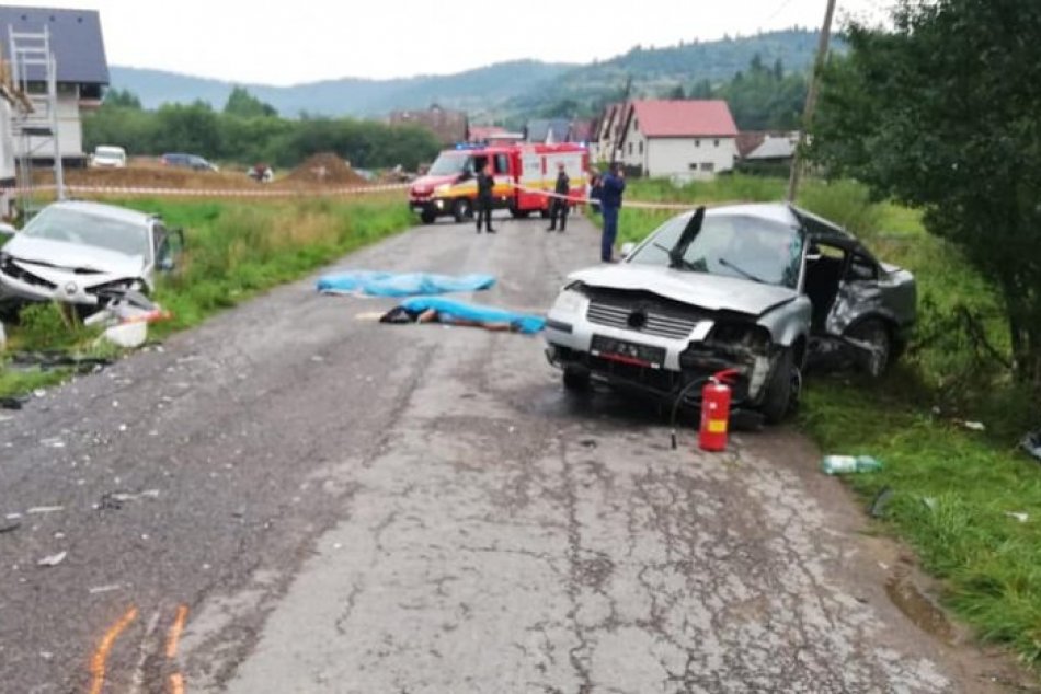 Pri čelnej zrážke na severe Slovenska zahynuli štyria ľudia