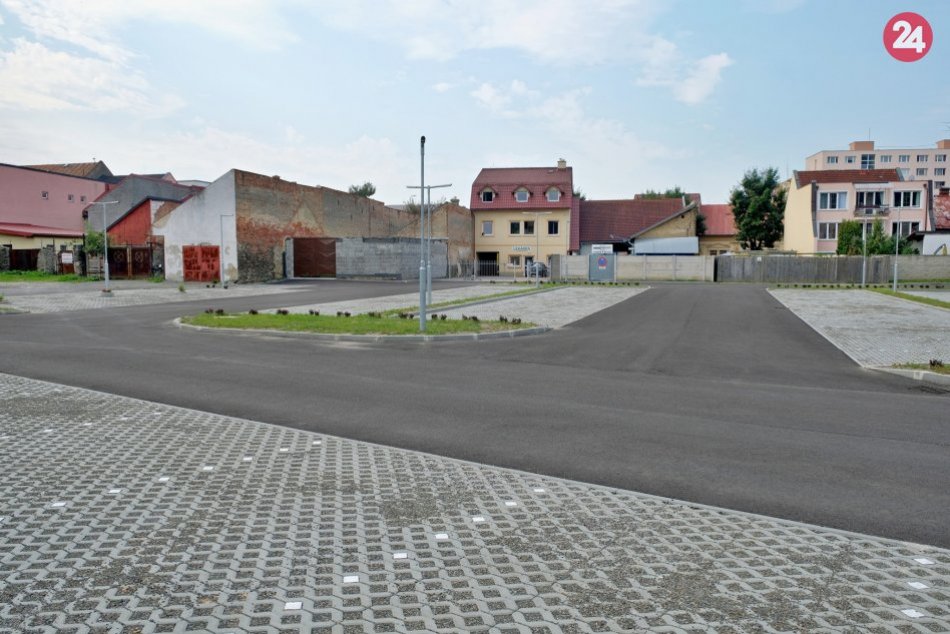 Otvorenie centrálneho parkoviska v Brezne
