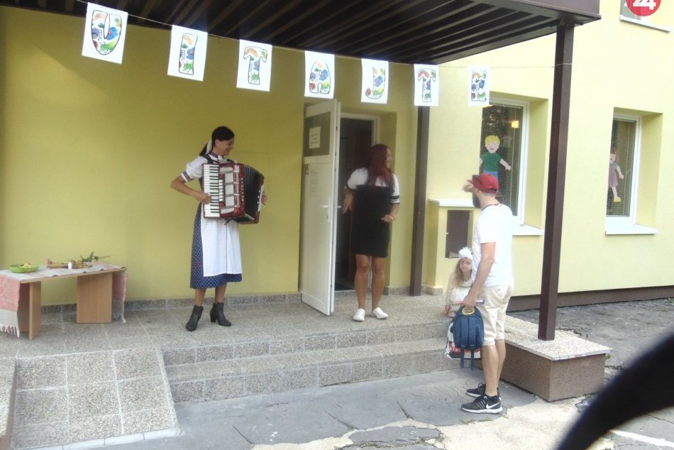 OBRAZOM: Takéto milé privítanie zažili deti v Materskej škole S. Tomášika