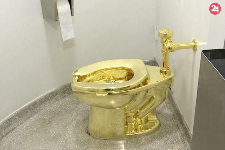 Zlatá záchodová misa v rodnom zámku Winstona Churchilla