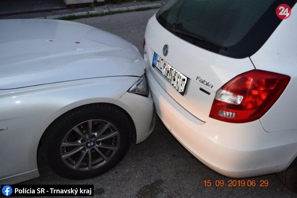 Vodič (27) BMW z Nitry nabúral v Hlohovci do auta a zaspal: Nafúkal 1,71 promile