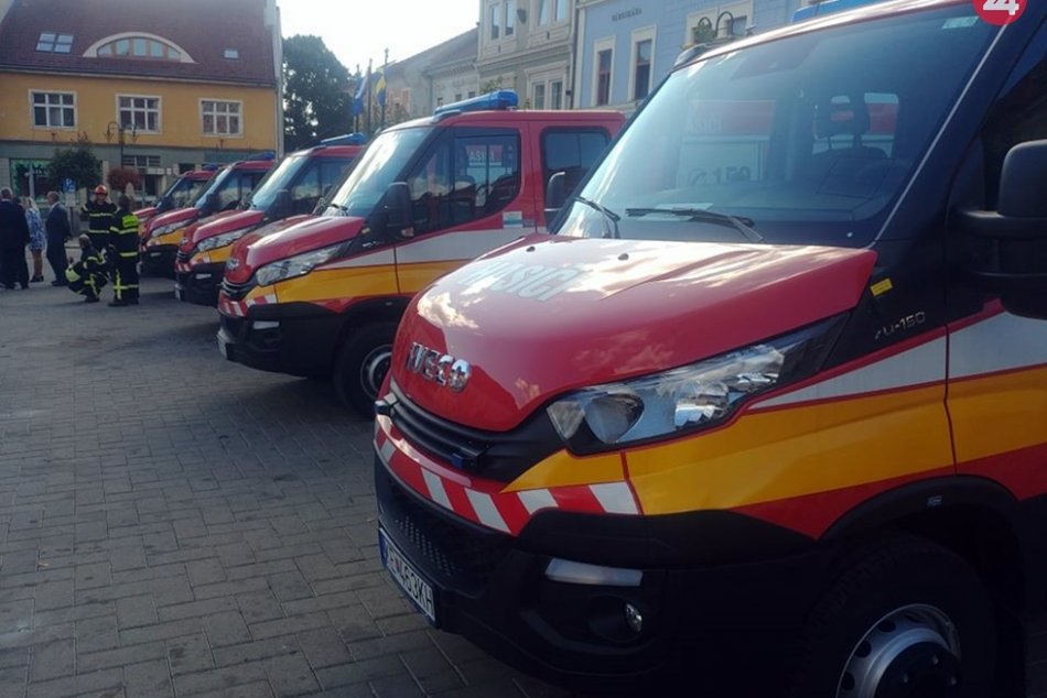 Obrazom: Dobrovoľní hasiči dostali nové vozidlá