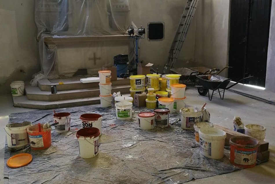 Ako postúpili práce? FOTO zo 7. týždňa obnovy farského kostola v Humennom