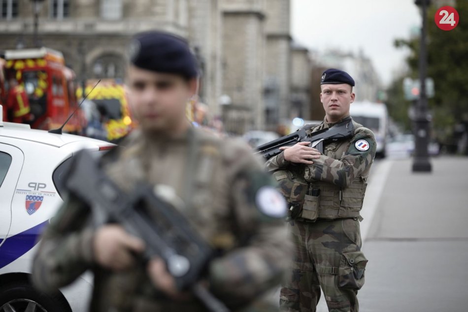 Paríž: Útočník dobodal na smrť štyroch policajtov