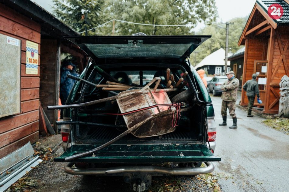 FOTO: Dobrovoľníci čistili Magurku v Nízkych Tatrách