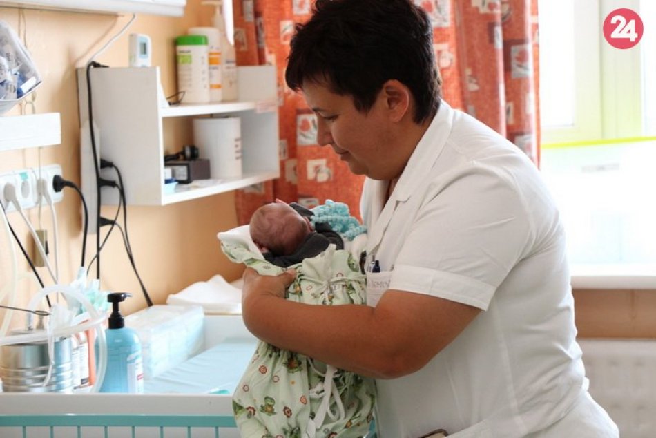 Nemocnica v Zámkoch dostala nové monitory dychu pre novorodencov