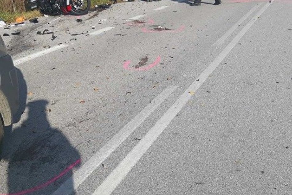 Nehodu motoriek neprežil jeden človek: Policajné FOTO z miesta
