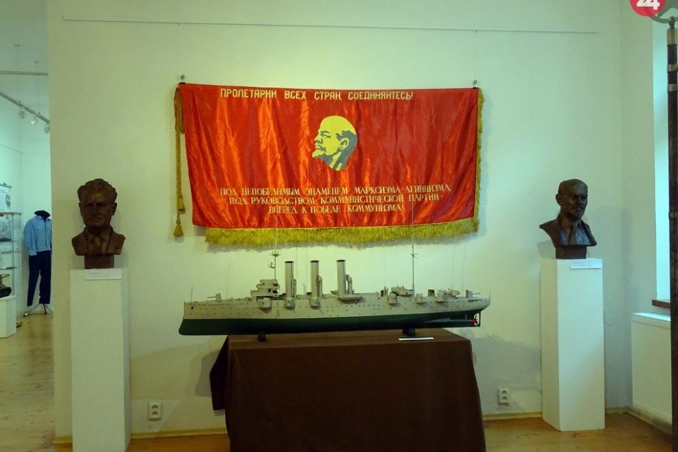 Obrazom: Výstava v Baníckom múzeu približuje obdobie aj pád socializmu