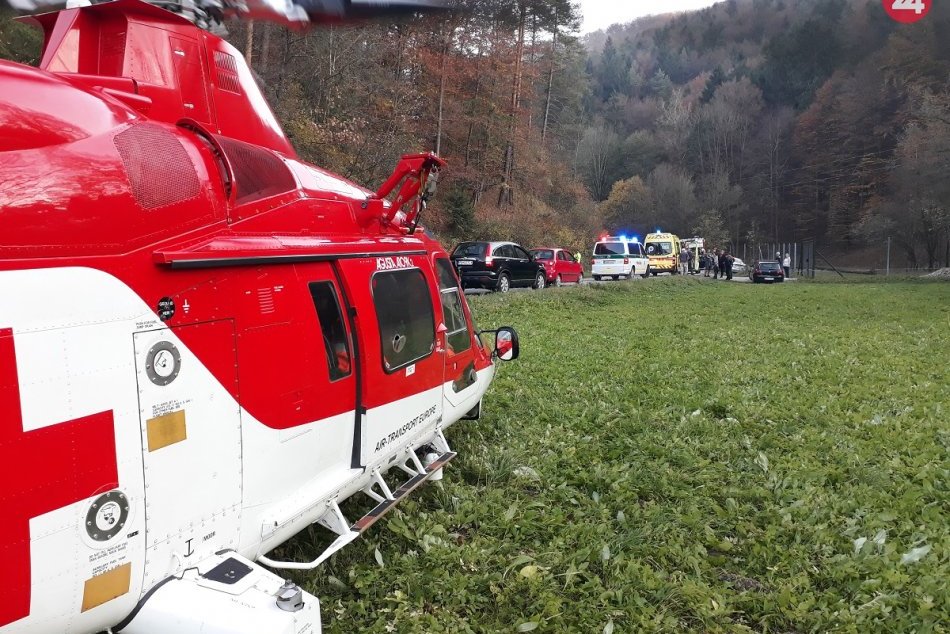 Nehoda pri Dolnom Lieskove: Zranenú ženu (43) musel transportovať vrtuľník