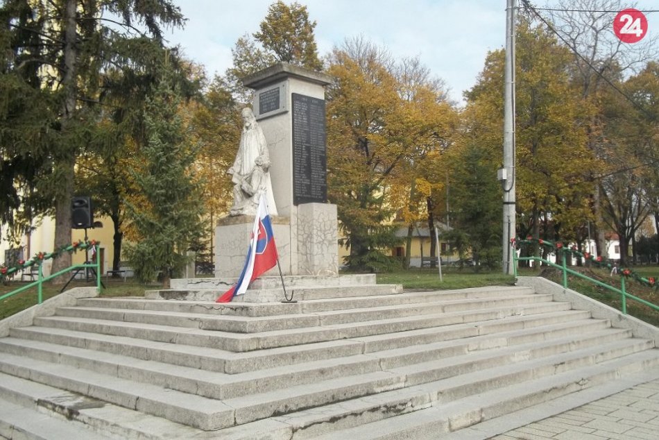 Šaľania sa zišli pri Pamätníku obetiam vojen: Deň veteránov, FOTO