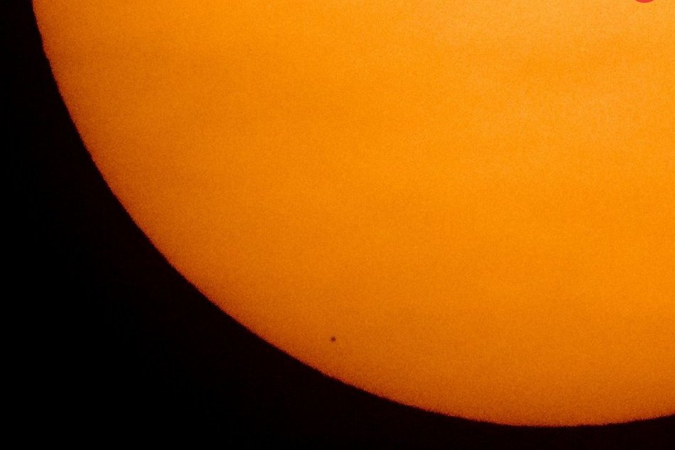 Prechod Merkúra popred disk Slnka