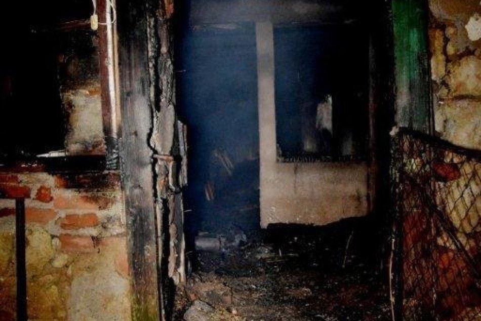 Fotografie priamo od polície: Požiar rodinného domu na Zemplíne