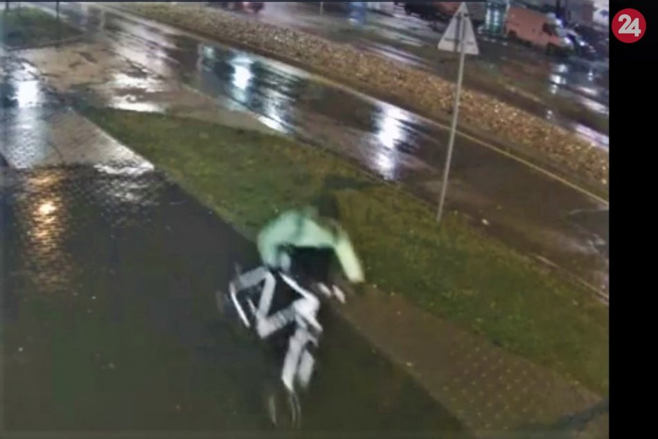 FOTO: Krádež bicykla na Nábrežnej ulici v Prievidzi