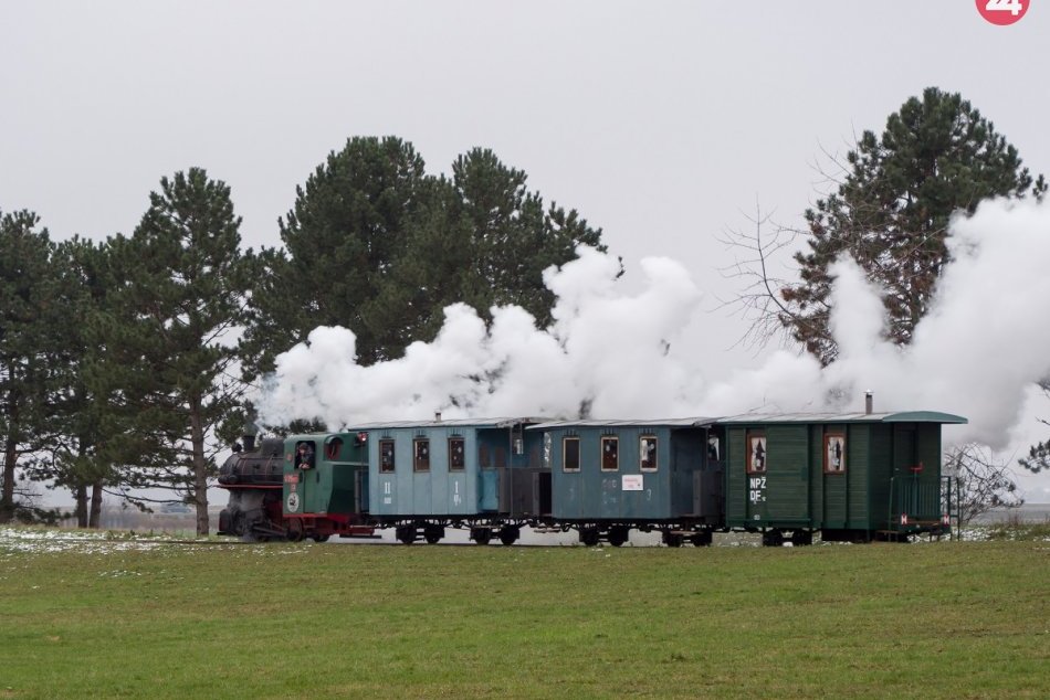 To bola radosť! Mikuláš v Nitre povozil deti na historickom vlaku, FOTO a VIDEO