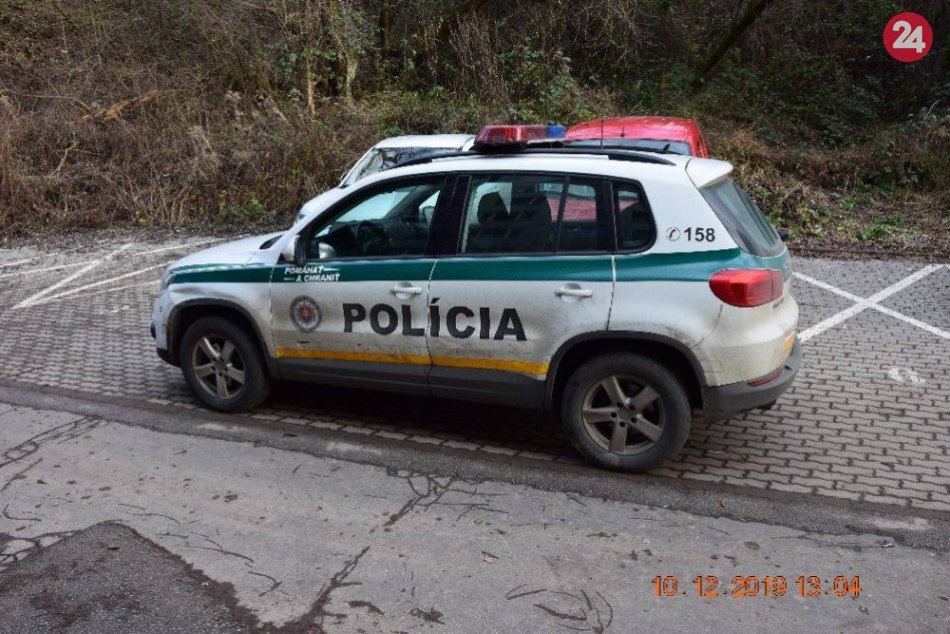 V OBRAZOCH: Opitý Bystričan nabúral do policajného auta