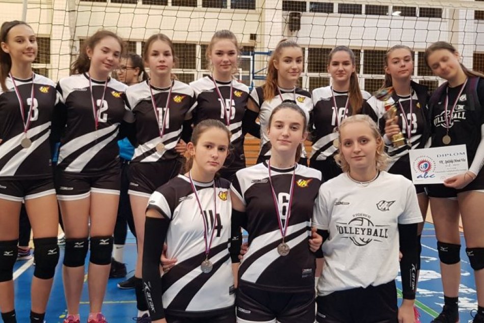 Pekný úspech novoveských mladých volejbalistiek