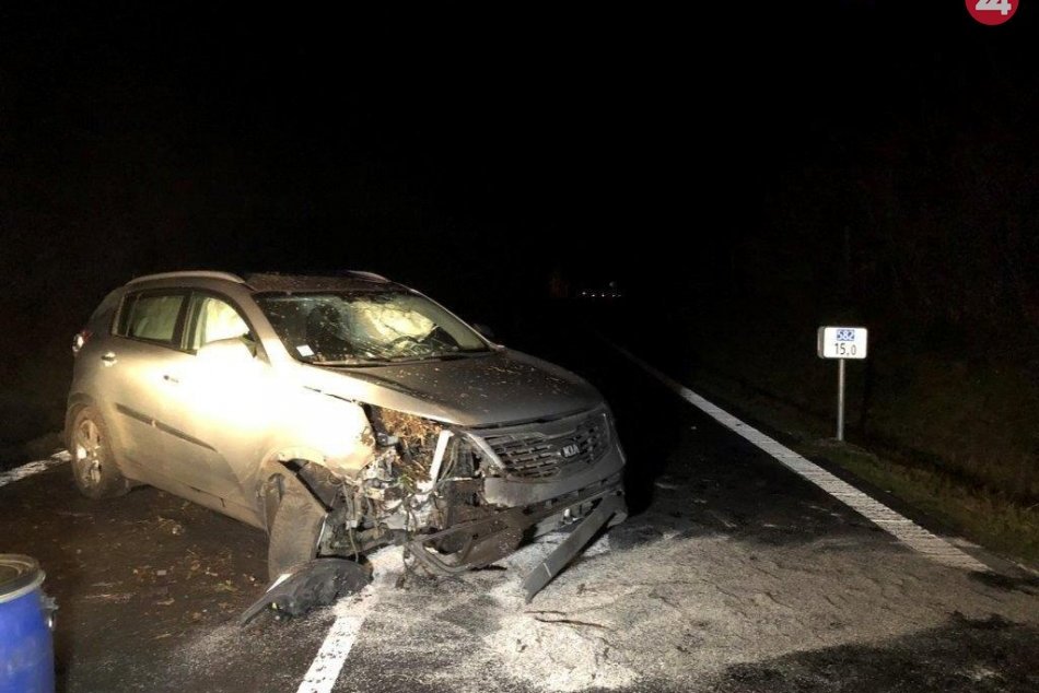 Nehoda medzi obcami Kusín a Klokočov: Auto vletelo do priekopy