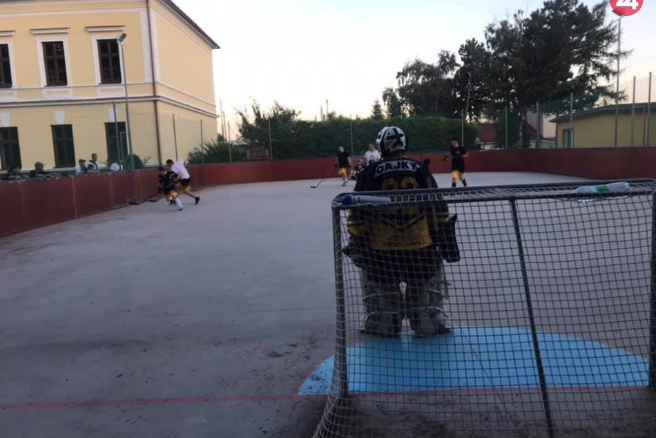 Šalianski hokejbalisti po premiére: Verejnosť potešia zimným turnajom, FOTO