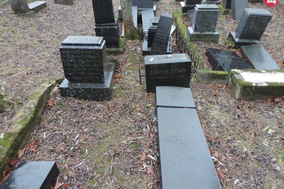 Zničený židovský cintorín v Rajci: Na svedomí ho má hŕstka detí