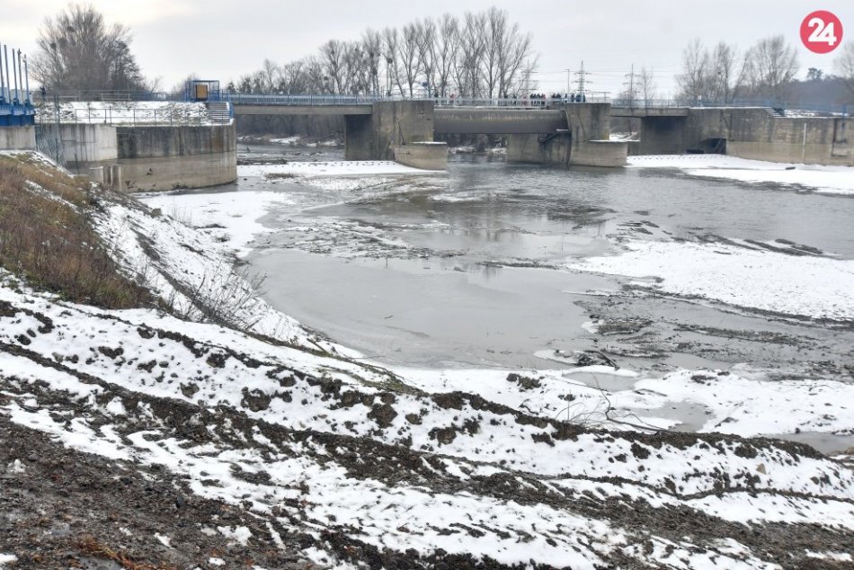 Poškodený most cez rieku Laborec medzi mestom Strážske v okrese Michalovce