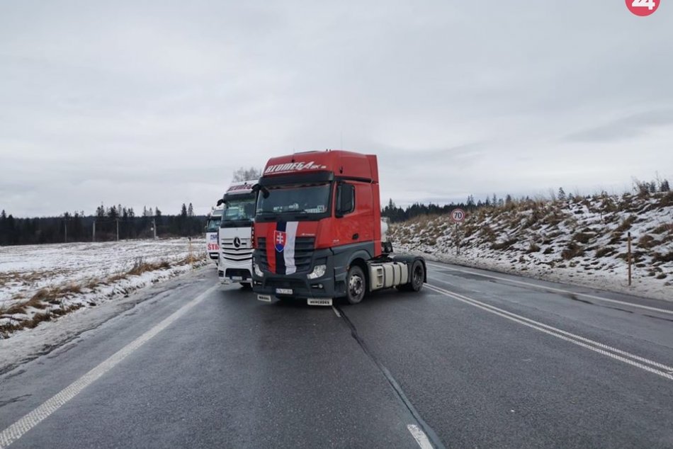 Hraničné priechody v Žilinskom kraji zablokovali kamióny