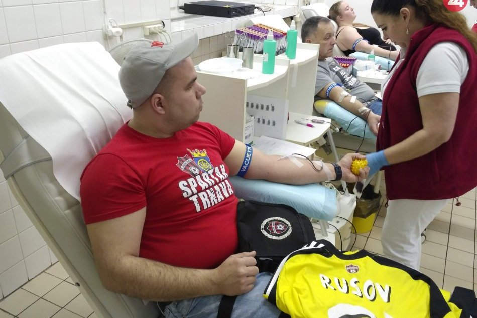 Bílí Andeli doplnili zásoby krvi: Darovalo ju vyše 100 fanúšikov Spartaka
