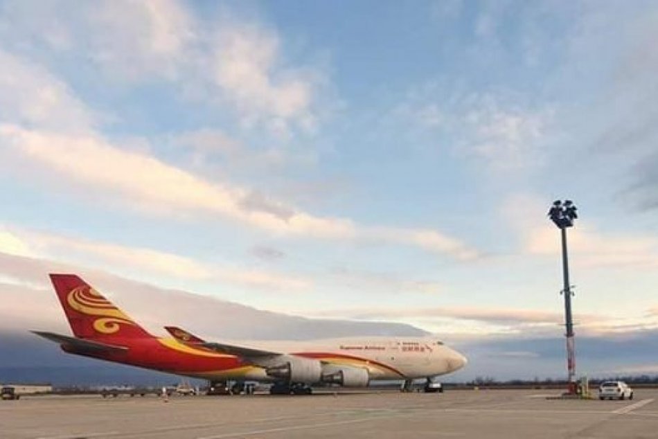 Čínske lietadlo Boeing 747 pristálo na bratislavskom letisku
