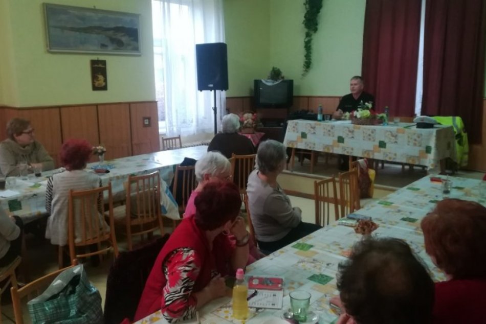 Obrazom: Preventívna aktivita polície pre seniorov v Rožňave