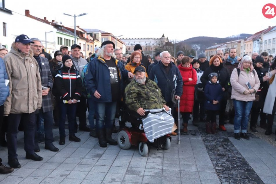 V OBRAZOCH: Zvolenčania na Námestí SNP spomínali na Jána a Martinu