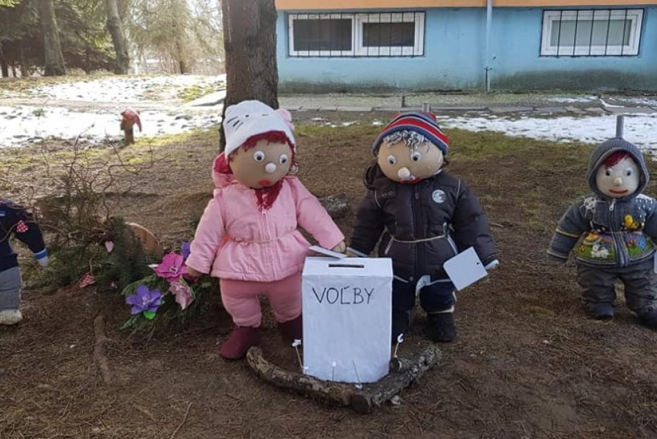 V OBRAZOCH: Na Fončorde na voľby poukázali aj milé postavičky