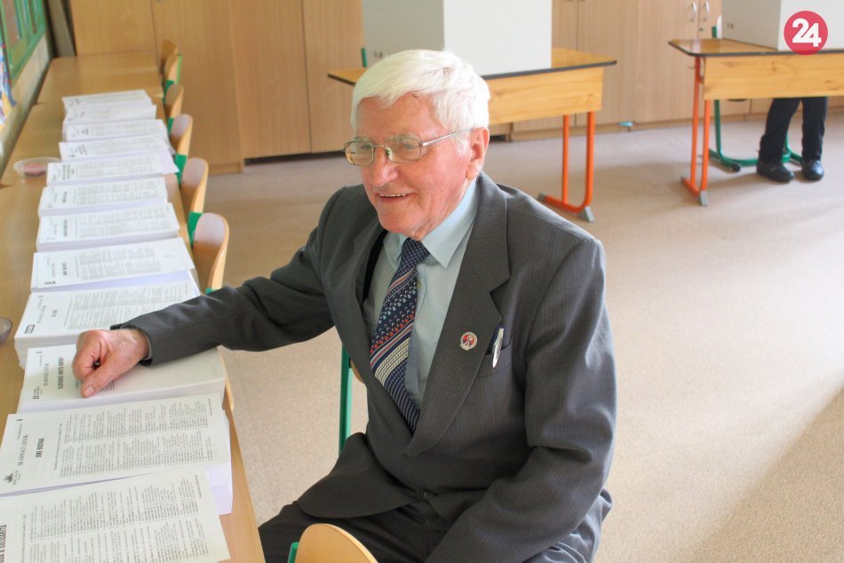 V OBRAZOCH: 83-ročný Pavel Nikodém je podpredsedom volebnej komisie v Bystrici