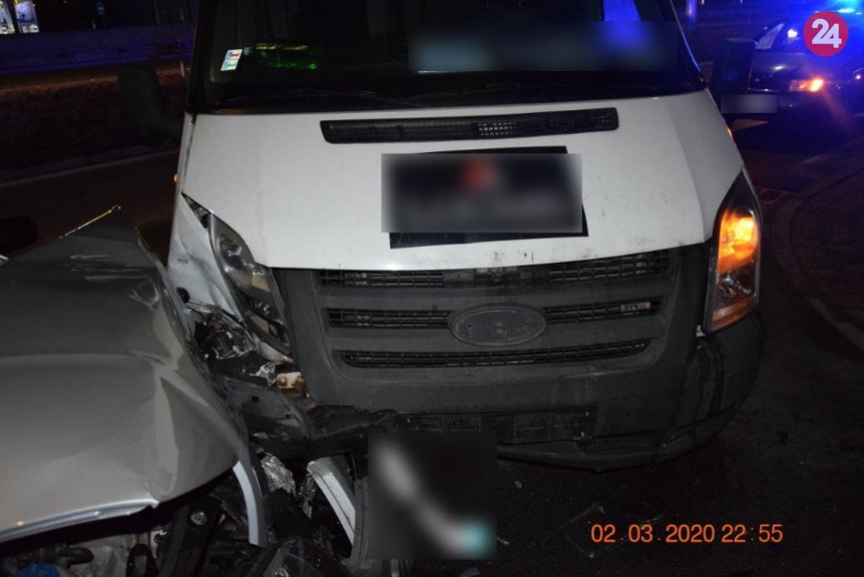 V OBRAZOCH: Nočná nehoda v Bystrici si vyžiadala piatich zranených