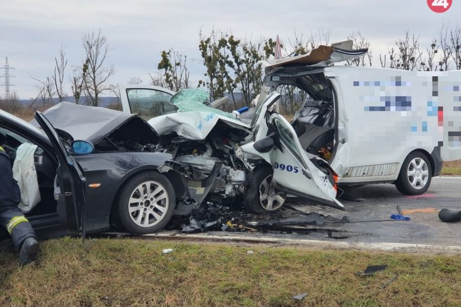 Pri Strážskom došlo k nebezpečnej zrážke motorových vozidiel