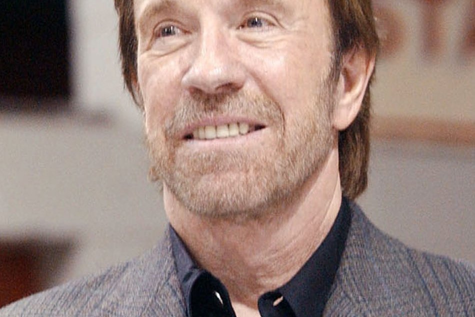 Chuck Norris má osemdesiat rokov
