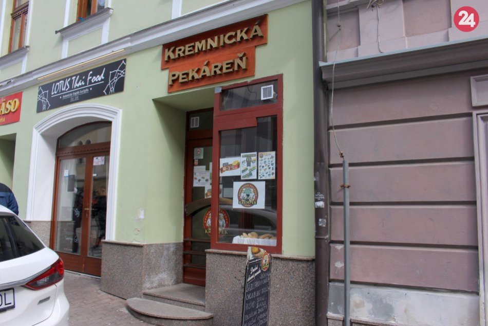 V OBRAZOCH: V pekárni v centre Bystrice sa po pečive len tak zaprášilo