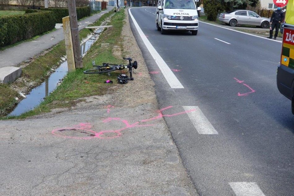 Zrážka vozidla s cyklistom sa skončila tragédiou