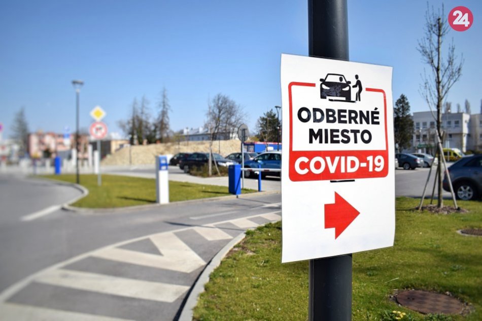 Pred michalovskou nemocnicou je mobilné odberové miesto na COVID-19