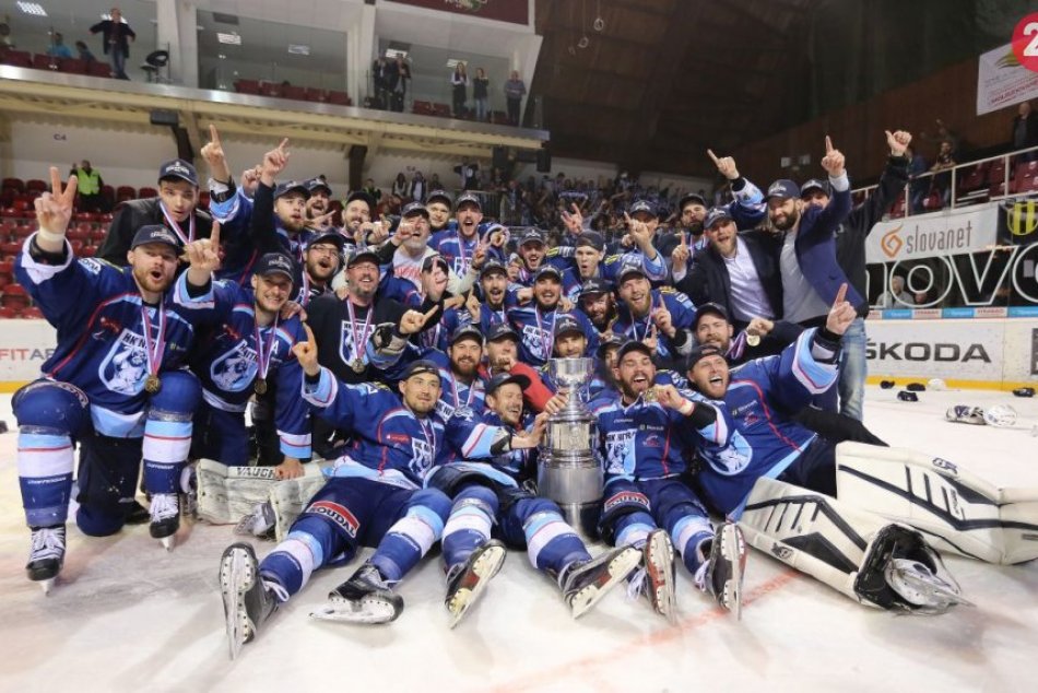 22.apríla 2016 - HK Nitra oslavuje historický titul