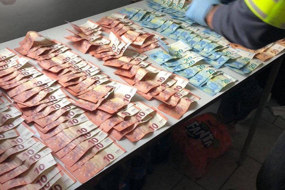 Dvojica Šaľanov skončila v policajnej cele: V Šali a okolí predávali drogy